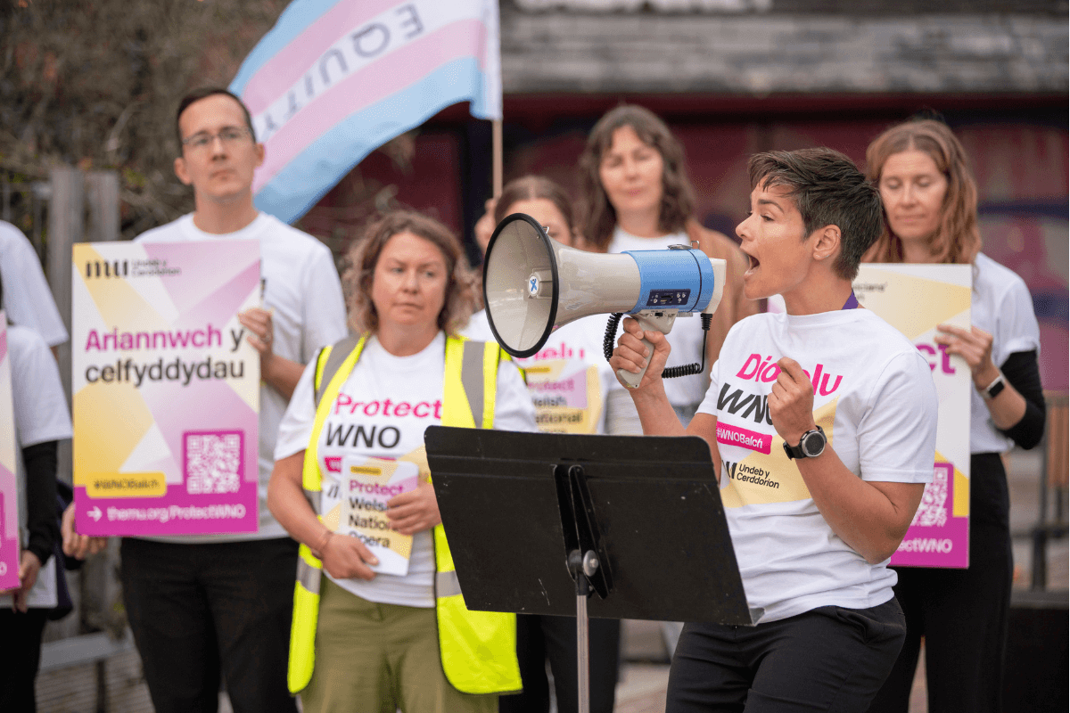 How Collective Action can Strengthen Connections with Colleagues - and Management